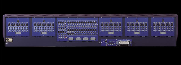 Midas Legend 3000世界上第一个“三功能”的模拟调音台