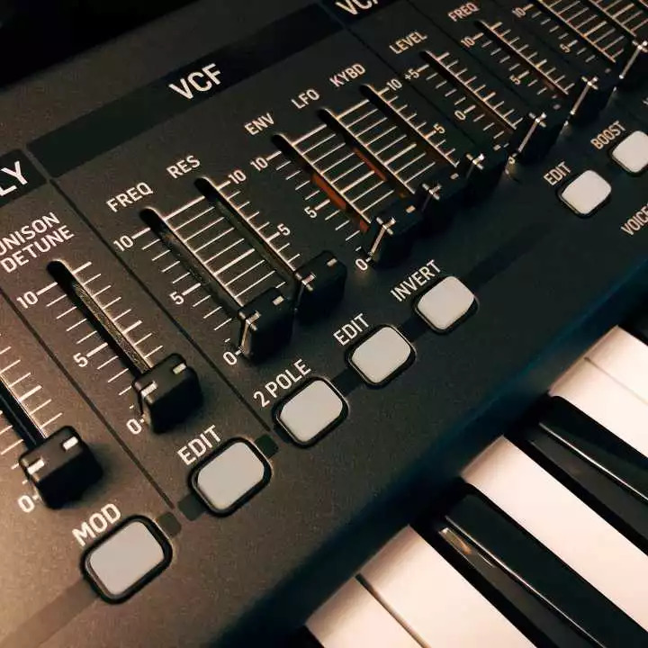 Behringer - Deepmind 6 合成器 模拟合成/效果器