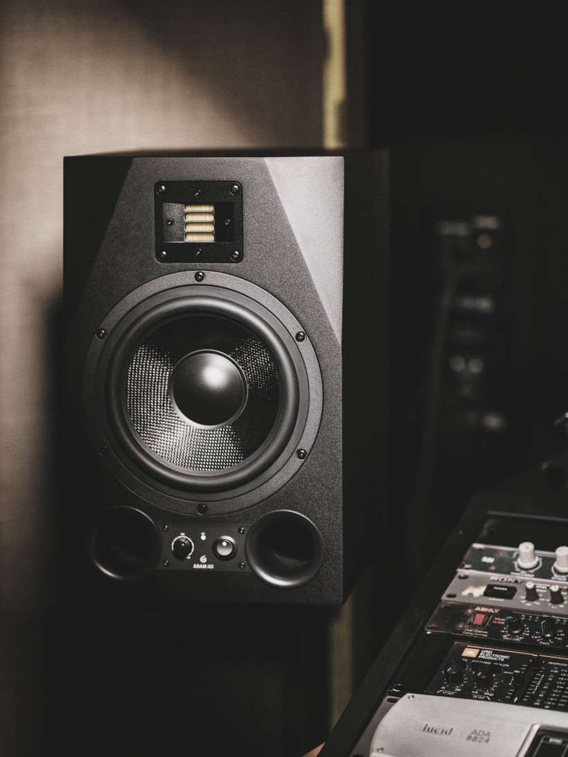 低估了 ADAM Audio A8X 太多年，原来 8 寸这么从容？